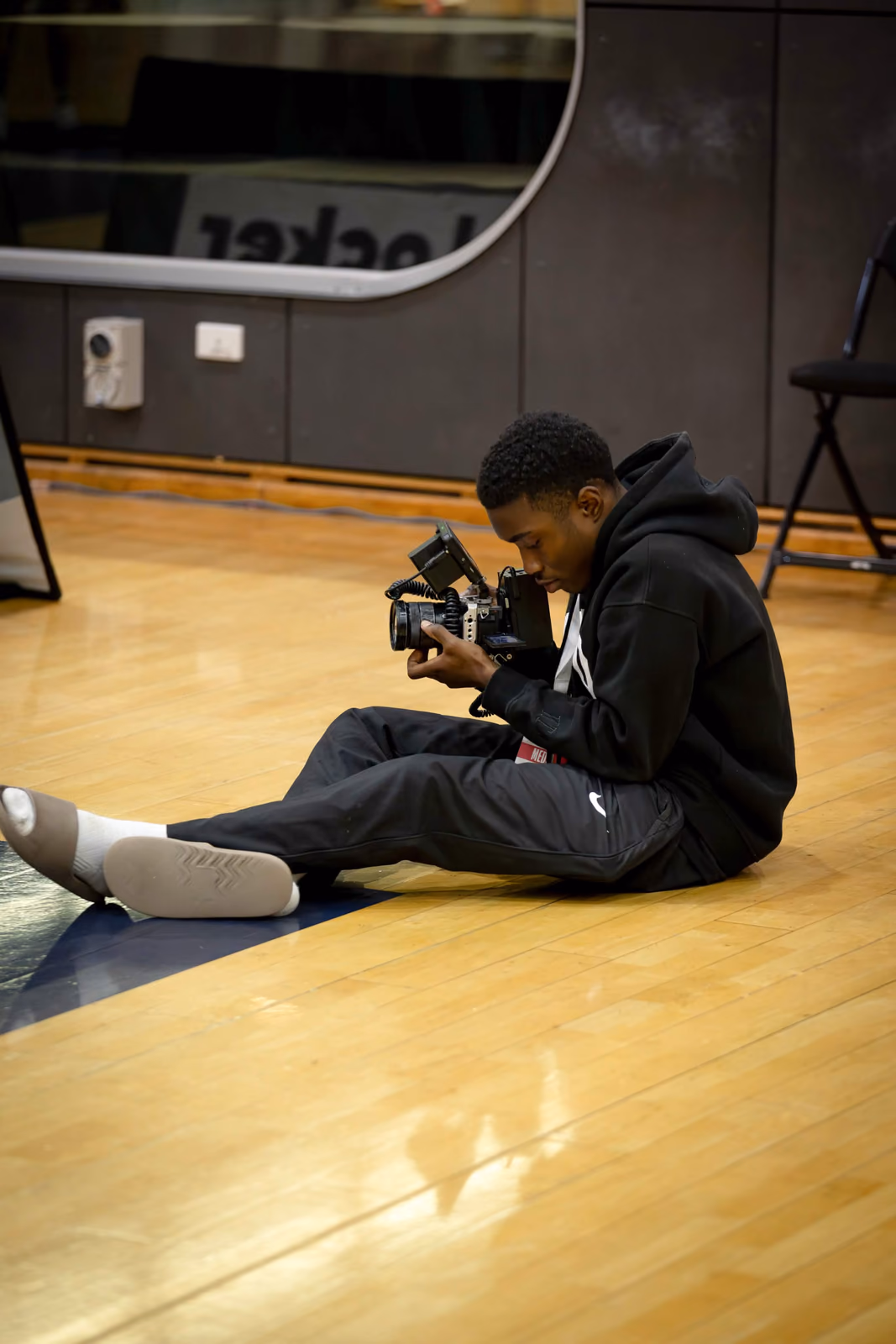 Olu filming courtside at a Kilsyth Cobras game